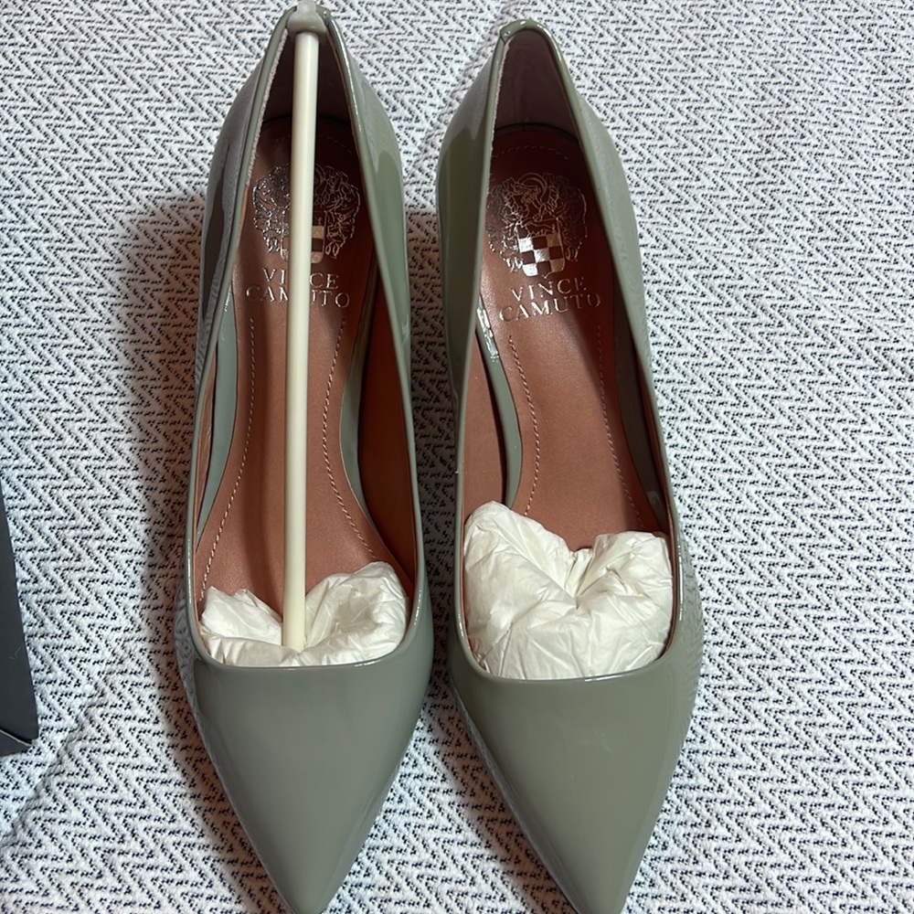 New Vince Camuto pumps - Picture 2 of 7